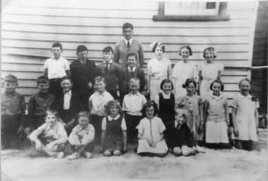 Photograph, Halls Gap Primary School Number 3058 with Students & Teacher 1938