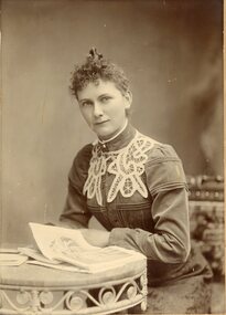 Photograph, Mrs Mabel Goldsworthy nee Roulston 1900 -- Studio Portrait