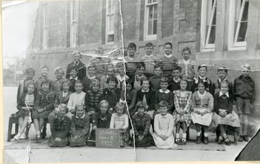 Photograph, Stawell Primary School Number 502 -- Grade 4 1955