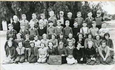 Photograph, Stawell Primary School Number 502 -- Grade 3(2) 1957