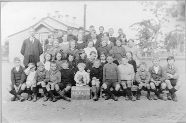 Photograph, Callawadda State School Number 2750 with Named Students