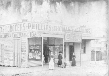 Photograph, Phillips & Thomas -- Grocers on the corner of Ligar & Houston Streets