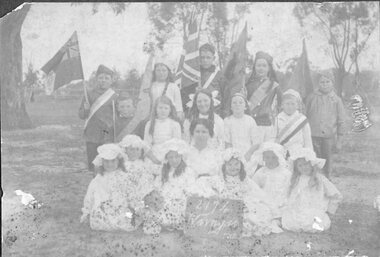 Photograph, Warngar State School Number 2174 with Teacher & Students now named Kanya 1915