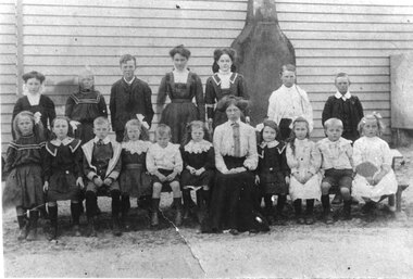 Photograph, Warngar State School Number  2174 now Kanya 1910-1920