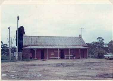 Photograph, Bolangum Inn at Kanya -- 4 Photos -- Coloured