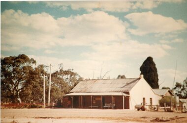 Photograph, Bolangum Inn at Kanya celebrating the Plaque Unveiling -- 9 Photos, 28/4/1991