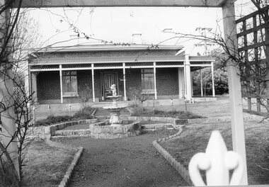 Photograph, 9 Seaby Street Stawell formerly owned by Mr W. Crothers 1997