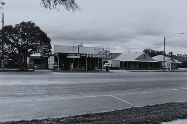 Photograph, Longfield Street Stawell opposite the Court House 1997