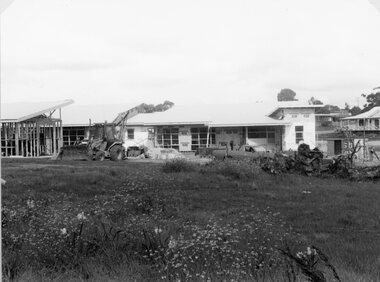 Photograph, Construction of the Pre-school Centre at Taylors Gully Stawell West 1997