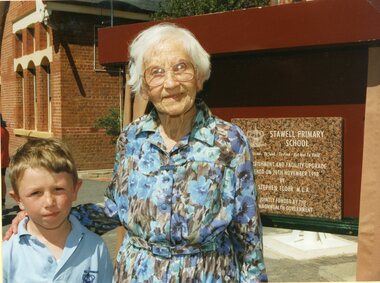 Photograph, Miss Elsie Moulden with a student at the Stawell Primary School Number 502 -- Coloured