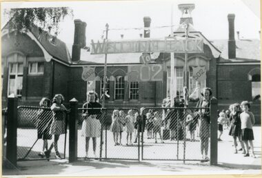 Photograph, Back to Stawell Primary School Number 502 1947