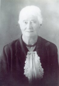 Photograph, Mrs Sophia Coates nee Funcke from Great Western -- Studio Portrait