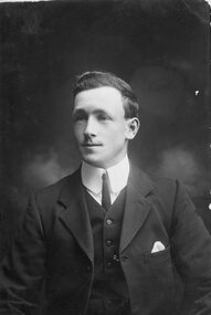 Photograph, Mr Robert Gordon (Bob) Hyslop -- Deceased 1940 -- Studio Portrait