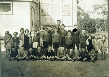 Photograph, Glenorchy State School Number 263 -- Named Pupils 1947