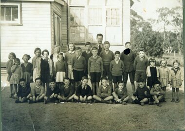 Photograph, Glenorchy State School Number 263 -- Named Pupils 1947