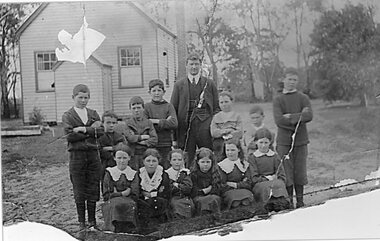 Photograph, Dadswells Bridge School with Pupils & Teacher - Named