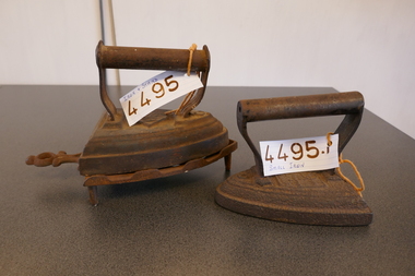 Memorabilia - Realia, Cast Iron Iron with stand