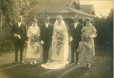 Photograph, Mr Herbert Vernon Dane & Miss Daisy Annie Mitchell -- Named Wedding Group