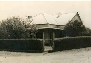 Photograph, Stawell Gas Company Manager's Residence on the Skene Lane and Clemes Street Corner