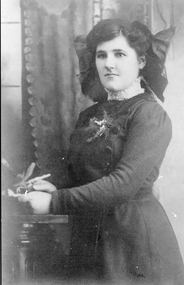 Photograph, Jeannie Margaret Chapman. c1915 -- 2 Photos -- Studio portraits