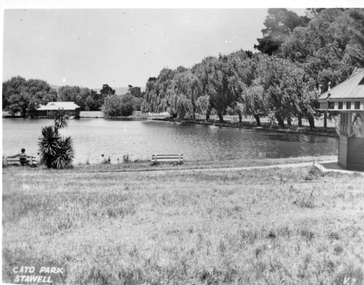 Photograph, Cato Lake looking towards the Stawell Swimming Clubrooms. c1930 - 1940