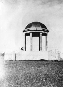 Photograph, Pioneers’ Memorial on Big Hill possibly just after construction