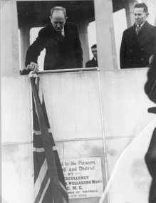 Photograph, Pioneers’ Memorial on Big Hill -- Opening & Unveiling Ceremony