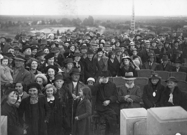 Photograph, Pioneers’ Memorial on Big Hill -- Opening Ceremony Crowd