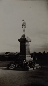 Photograph, Soldiers’ Memorial World War 1 in Main Street -- Different angle