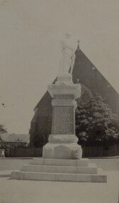 Photograph, Soldiers’ Memorial World War 1 in Main Street -- Different angle