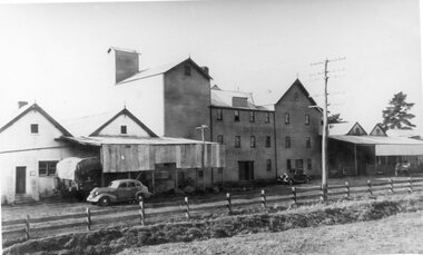 Photograph, Wimmera Flour Mill in Taylor Street -- 2 Photos