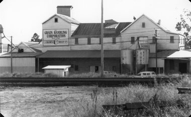 Photograph, Grain Handling Corp -- Old Wimmera Flour Mill 1970 -- Coloured