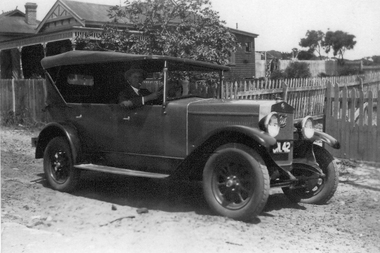 Photograph, “Vinelea” Homestead with Mr John Monaghan in a car outside
