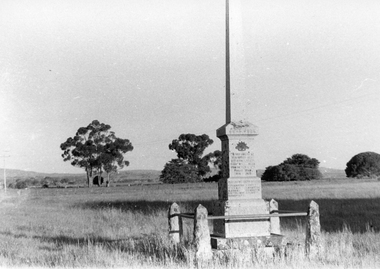 Photograph, War Memorial W W 1 at Joel Joel