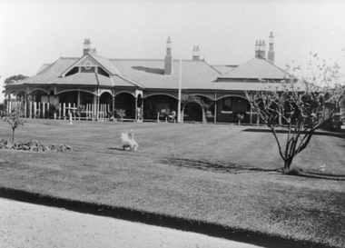 Photograph, “Swinton” Homestead in Glenorchy with a flagpole on the front lawn