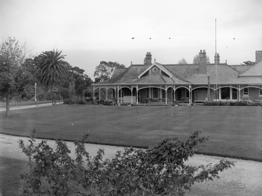 Photograph, “Swinton” Homestead in Glenorchy with a flagpole on the front lawn