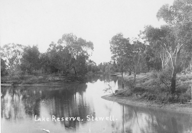 Photograph, Lake Reserve in Stawell