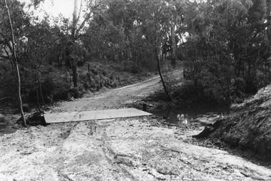 Photograph, Roadway and crossing which was the site of the Glenorchy Weir