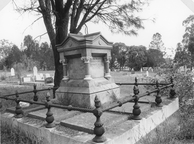 Photograph, Irvine Graves at Great Western Cemetery