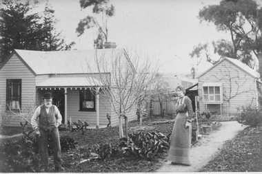 Photograph, Mr Charles Alfred Duly with his daughter Mrs Lilias Heal at his home "Newington"