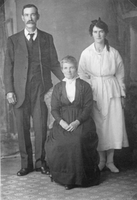Photograph, Mr Moses Williams & Mrs Mary Anne Francis Williams nee Walkeden with a daughter --  possibly Gwendolyn