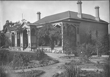 Photograph, "Newington Villa" in Lower Main Sreet Stawell