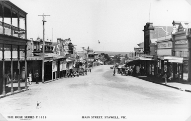 Postcard, Street scene looking West c1910 -- Postcard