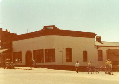 Photograph, Old Post Office Hotel Building now occupied by a number of shops c1980's -- Coloured