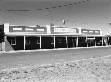Photograph, National Hotel in Wakeham Street Stawell c2000