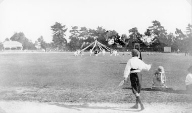 Photograph, Maypole dancing at Central Park Oval by pupils of Stawell State School Number 502 to raise money for soldiers in WW1