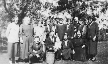 Photograph, Mr A Oliver & family group c1930