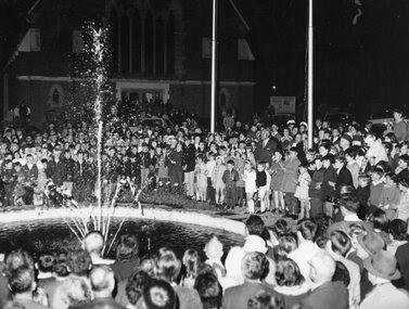 Photograph, Mr John D’Alton Fountain being turned on with the crowd watching on 1969