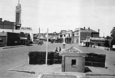 Photograph, Second building used for the Weighbridge in Lower Main Street near War monument c1940