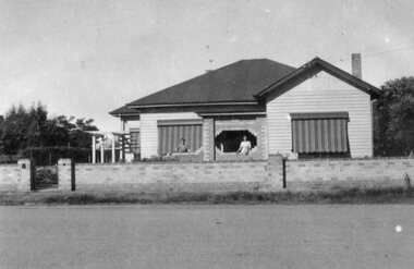 Photograph, 10 Lillian Street, home to Mr Mick Chaponnel & Mrs Jean Chaponnel nee Morgan